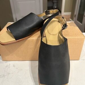 POPPY BARLEY COMMUTER SANDALS- Size 8.5